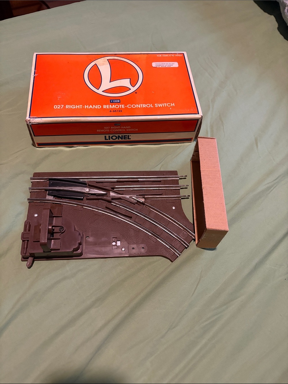 Lionel 1122R  Right-Hand Remote-Control Switch - original box 6-65122